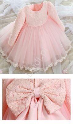 Słodka różowa sukieneczka z koronkową kwiatową górą