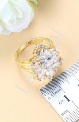 Luksusowy pierścionek pozłacany z kryształkami