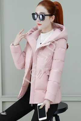 Pikowana kurtka damska z kapturem w różowym kolorze 9801