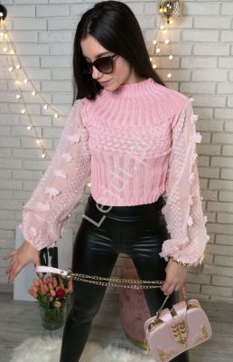 Różowy sweter z szyfonowymi rękawkami i kwiatkami