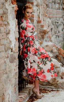 Szyfonowa sukienka w czerwone róże 258