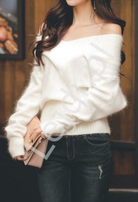 Miękki seksowny sweter jak alpaka w kolorze złamanej bieli  7069