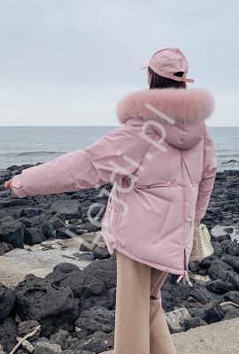Zimowa kurtka damska z gwiazdą na plecach w jasno różowym kolorze 9813