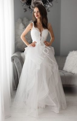 Oszałamiająca suknia ślubna fracuska z wspaniałym dołem 2265