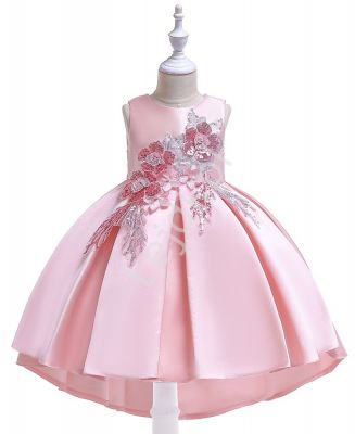 Dziecięca sukienka z wydłużonym tyłem zdobiona kwiatami 3d z cekinami - różowa 080