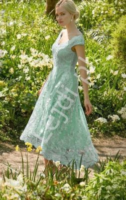 Miętowa sukienka z gipiurowej koronki, goddiva 1471