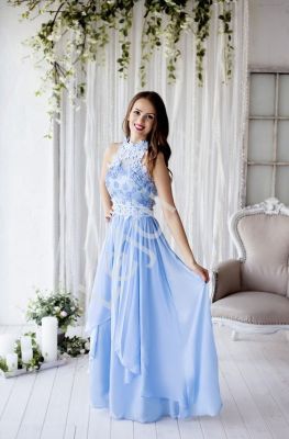 Błękitna długa suknia wieczorowa z kwiatami 3d