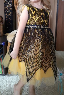 Żółta sukienka dziecięca z czarną koronką 155