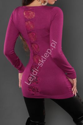 Sukienka dzianinowa zdobiona koronką i kokardami na plecach, fioletowa wpadająca w fuksję 8083