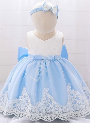 Błękitna sukienka dla dziewczynki z białą koronką w komplecie opaska na głowę