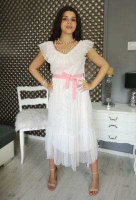 Biała tiulowa sukienka midi w groszki z różowym paskiem, tiana